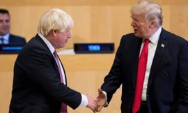 Tổng thống Mỹ Donald Trump đã bày tỏ sự ủng hộ dành cho ứng viên Boris Johnson (trái), cựu Ngoại trưởng Anh, trong cuộc tranh cử Thủ tướng Anh