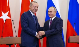 Tổng thống Nga Vladimir Putin và Tổng thống Thổ Nhĩ Kỳ Recep Tayyip Erdogan đồng ý thiết lập một khu phi quân sự tại tỉnh Idlib, Syria bắt đầu từ 15/10 (Ảnh: EPA)