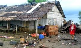 Khung cảnh tan hoang tại Indonesia sau khi những cơn sóng kinh hoàng tràn qua