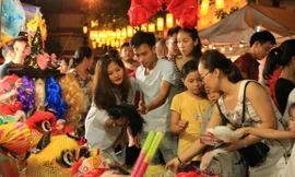 Nhộn nhịp sắm đồ chơi truyền thống dịp Trung thu