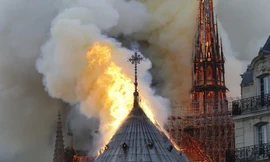 Vụ cháy Nhà thờ Đức Bà Paris buộc Tổng thống Pháp phải hủy bỏ cuộc họp báo nhằm đối phó với phong trào Áo vàng như đã lên kế hoạch