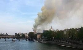 Nhà thờ Đức Bà Paris là công trình nổi tiếng không chỉ ở nước Pháp mà còn trên thế giới, mang đậm giá trị tôn giáo và nghệ thuật, đã bất ngờ gặp hỏa hoạn
