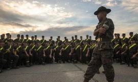 Một buổi huấn luyện tại căn cứ trên đảo Parris, nơi lần đầu tiên có sự tham gia của phụ nữ trong các hoạt động huấn luyện quân sự