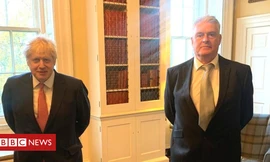 Thủ tướng Anh phải tự cách ly sau khi tiếp xúc gần với nghị sĩ Lee Anderson, người sau đó được xác định mắc COVID-19.