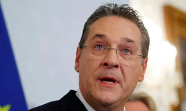 Ông Strache trong buổi trả lời báo giới về vụ việc video có liên quan