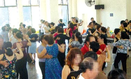 Sàn nhảy - bến đỗ của những cuộc tình trớ trêu