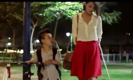 Video chuyện tình lãng mạn của chàng 1m26 và nàng 1m75