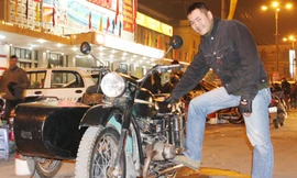 Trần Minh bên chiếc Sidecar của mình