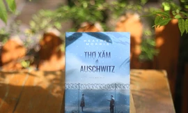 Ảnh chụp sách "Thợ xăm ở Auschwitz"