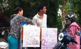 Trứng gà siêu rẻ tràn xuống vỉa hè Sài Gòn