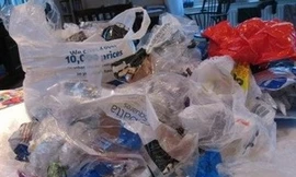 Phát minh cỗ máy biến túi nilon thành nhiên liệu