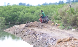 Người dân 'đứng ngồi không yên' vì dự án cấp bách kiểu... rùa bò