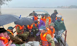 Nước sông Lam dâng cao, 'ốc đảo' Hồng Lam ngập sâu nửa mét
