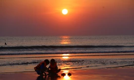 Ngắm bình minh trên bãi biển đẹp hoang sơ ở Hà Tĩnh