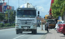 Xe bồn 'vô tư' đi ngược chiều trên Quốc lộ 1A qua Hà Tĩnh