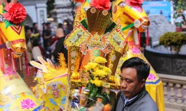 Ngày đầu năm về ngôi đền nộp hơn 25 tỷ đồng tiền công đức 