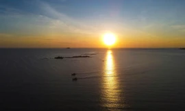 Đẹp nao lòng bình minh trên biển Thiên Cầm