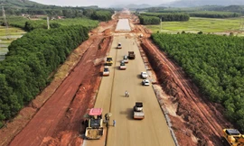 Nhộn nhịp công trường cao tốc Bắc - Nam đoạn qua Hà Tĩnh ngày đầu năm