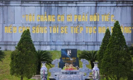 Thăm nơi yên nghỉ của cố Tổng Bí thư Hà Huy Tập