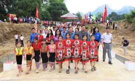 Niềm vui của người dân Nghệ An tại lễ khánh thành cây cầu vượt lũ