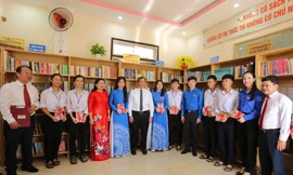 Trao tặng Thư viện Thanh niên cho Trường THPT Lý Tự Trọng - Hà Tĩnh
