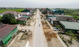 Quốc lộ 1.100 tỷ đồng vẫn ngổn ngang 