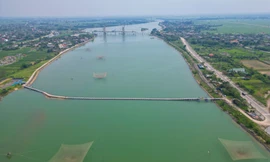 Cây cầu phao 'độc nhất vô nhị' nối đôi bờ Thạch Hãn