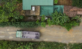 Tuyến đường vào khu di tích bị cày nát, chi chít 'ổ voi'