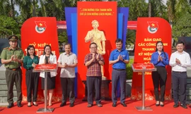 Trao tặng công trình thanh niên tại Khu tưởng niệm anh Lý Tự Trọng