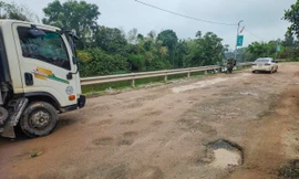 Tuyến đường liên xã nát tươm