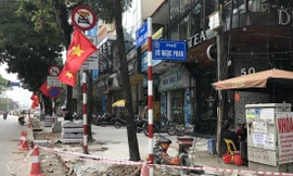 Phố Láng Hạ đang được chỉnh trang, thay mới vỉa hè 