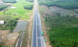 Đường chưa đạt chuẩn đã khai thác theo cao tốc: Rất nguy hiểm 