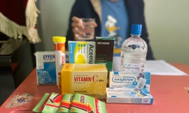 Một số loại thuốc thường được người dân chuẩn bị. Ảnh: Thái Hà 