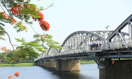 Sông Hương đoạn qua trung tâm thành phố Huế. Ảnh: Như ý