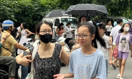 Học sinh phổ thông chịu nhiều áp lực thi cử: Vì đâu?