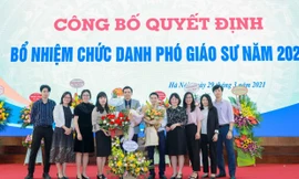 Các tân Giáo sư, Phó giáo sư năm 2020 được trường Đại học Thương mại bổ nhiệm. Ảnh: Diệp an