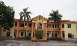 Loạt trụ sở cấp xã, cấp huyện bỏ hoang: Bán không ai mua 