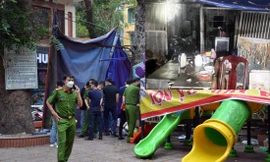 Lực lượng chức năng khám nghiệm hiện trường và hiện trường vụ cháy (ảnh nhỏ) 