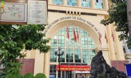 Trường ĐH Kinh doanh và Công nghệ Hà Nội (ảnh to) và Chứng chỉ khóa học trực tuyến thay thế thực tập tại trường (ảnh nhỏ)