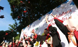 Lễ tốt nghiệp của học viên sau ĐH trường ĐH Việt-Nhật (Ảnh chụp trước ngày 27/4) 