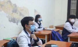 Học sinh trường THPT Phan Đình Phùng quay trở lại trường học trực tiếp sau thời gian dài học trực tuyến. Ảnh: Trọng Tài 