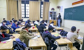 Tiết học trực tiếp đầu tiên của các em học sinh 7A2 Trường THCS Thanh Quan (Hà Nội) sau thời gian dài học trực tuyến phòng chống dịch. Ảnh: Phan Anh 