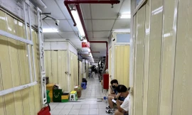 Vòi bạch tuộc vẫn luồn lách 