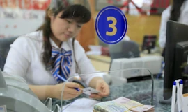 Ngân hàng vẫn là lĩnh vực hoạt động tốt trong năm 2021, nhân viên ngân hàng vì thế kỳ vọng có một dịp Tết thưởng cao. Ảnh minh họa: Như Ý 