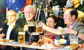  Lễ hội văn hoá Việt - Đức mô phỏng Lễ hội bia nổi tiếng Oktoberfest của Đức (Tập đoàn Hương Sen tổ chức năm 2020)