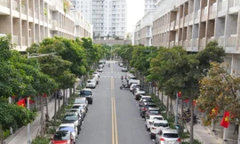 Đỗ ô tô dưới lòng đường trong khu đô thị quận 2, TPHCM. Ảnh: phạm nguyễn