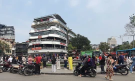 Từ 'Hàm cá mập' đến không gian mới Hồ Gươm