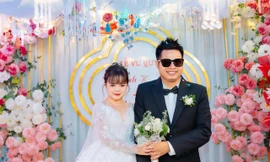 Chuyện tình ca sĩ tí hon 