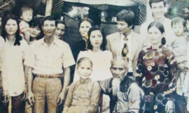 Võ sĩ Bảo Truy Phong cùng vợ và gia đình, con cháu. Ảnh tư liệu 