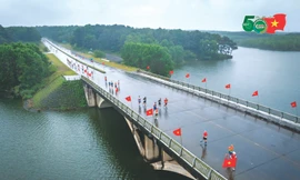 Chạy Tiền Phong Marathon qua nhà mình 